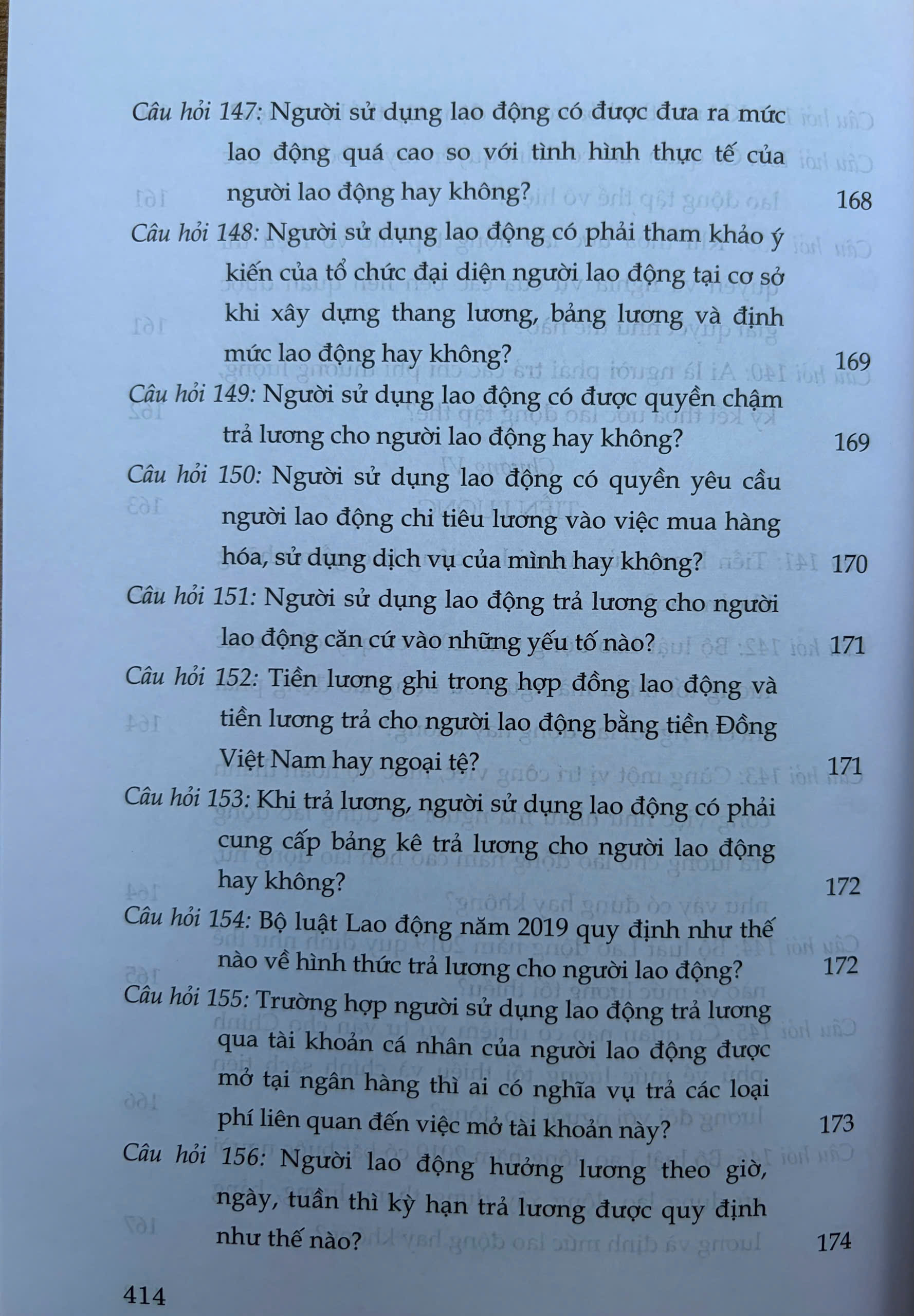 Sách- Hỏi - đáp Bộ luật Lao động (hiện hành- xuất bản lần thứ hai, có sửa chữa, bổ sung) - Ảnh 25