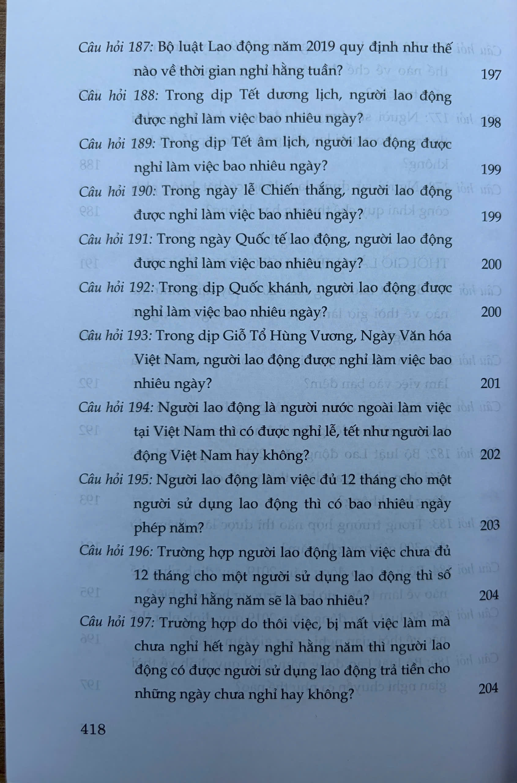 Sách- Hỏi - đáp Bộ luật Lao động (hiện hành- xuất bản lần thứ hai, có sửa chữa, bổ sung) - Ảnh 29