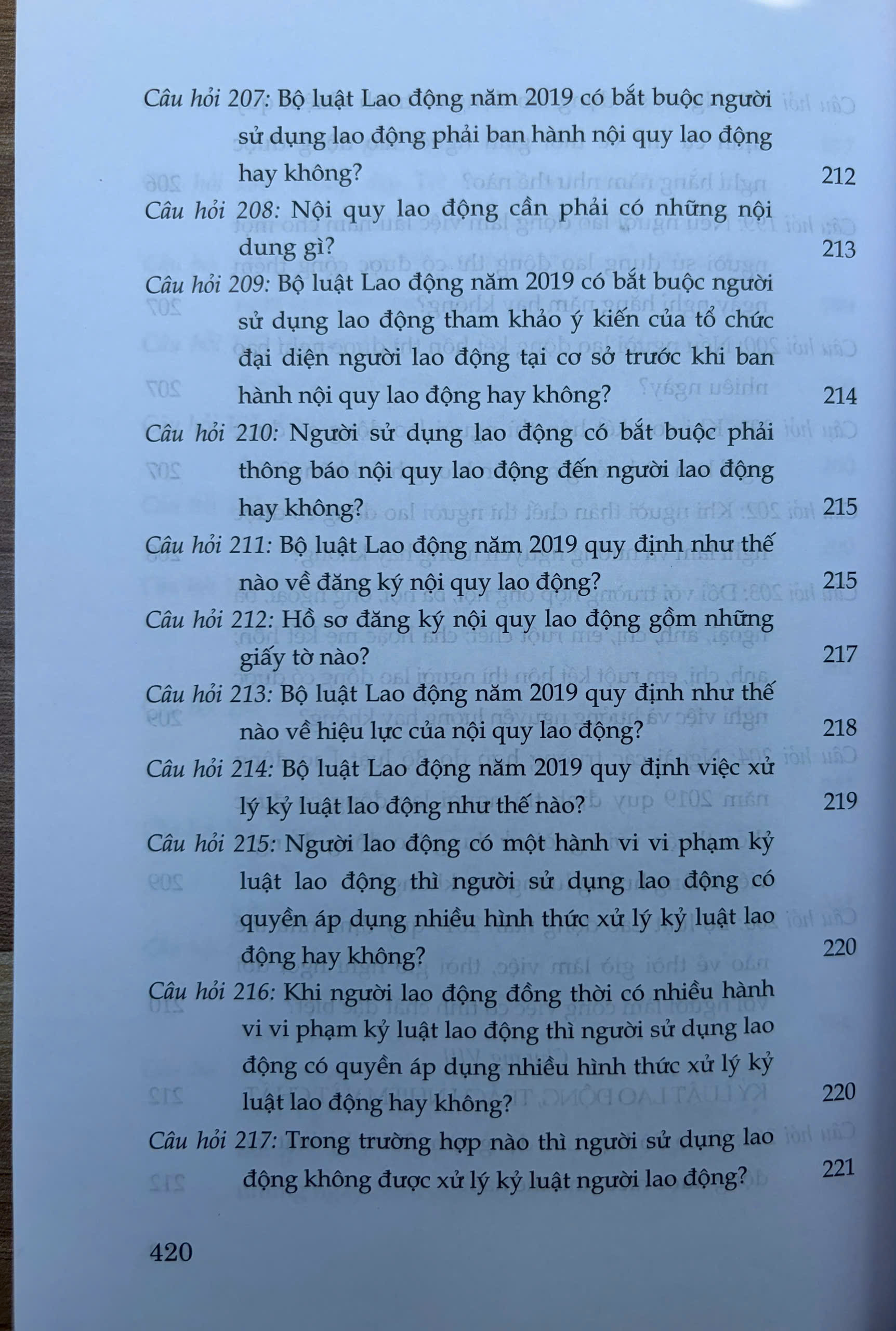 Sách- Hỏi - đáp Bộ luật Lao động (hiện hành- xuất bản lần thứ hai, có sửa chữa, bổ sung) - Ảnh 31