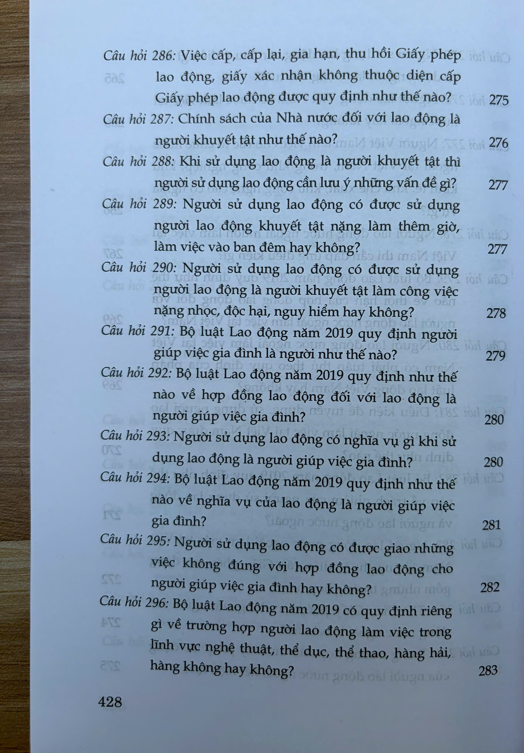Sách- Hỏi - đáp Bộ luật Lao động (hiện hành- xuất bản lần thứ hai, có sửa chữa, bổ sung) - Ảnh 38