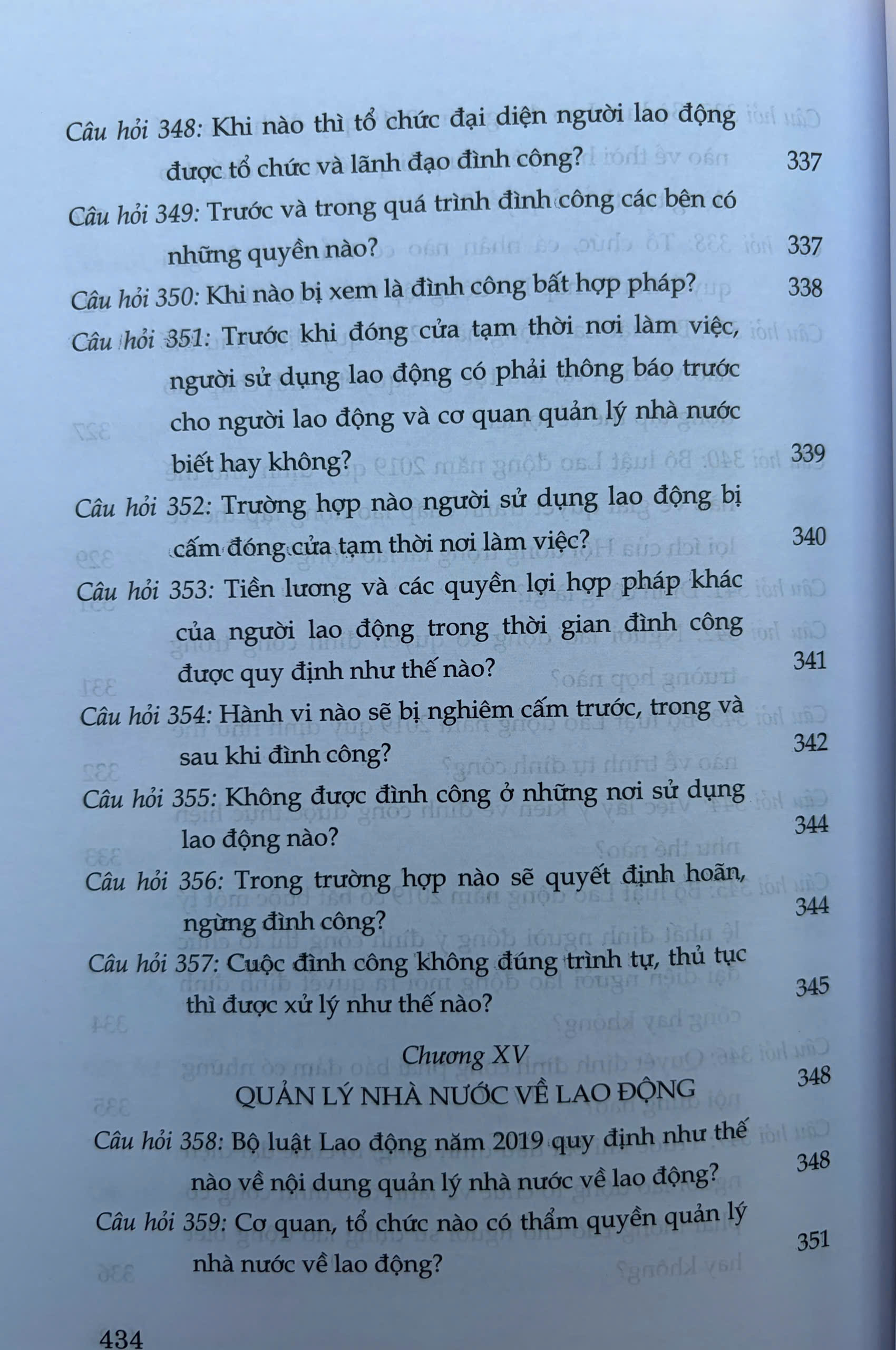 Sách- Hỏi - đáp Bộ luật Lao động (hiện hành- xuất bản lần thứ hai, có sửa chữa, bổ sung) - Ảnh 44
