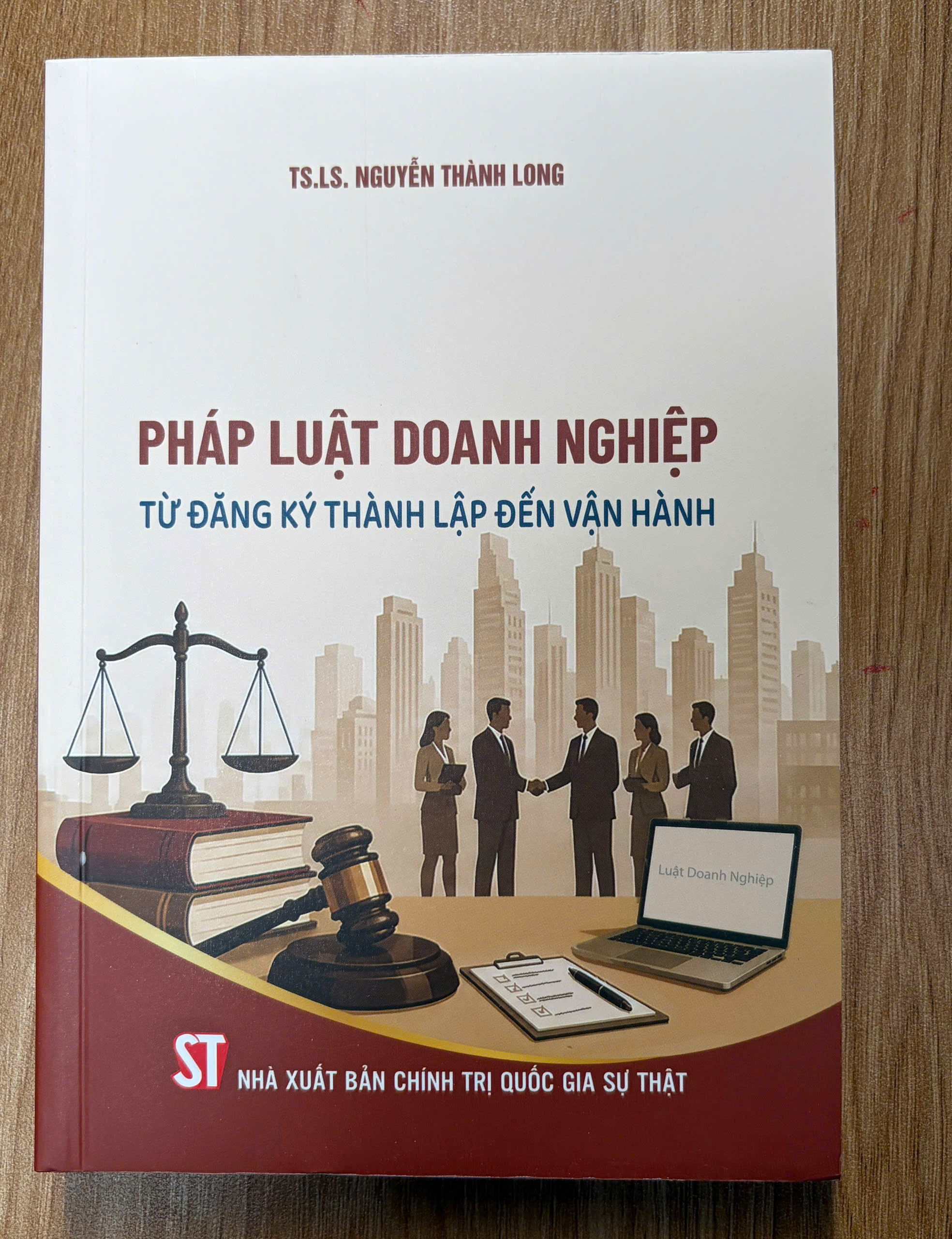 Pháp luật doanh nghiệp - Từ đăng ký thành lập đến vận hành